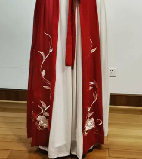 全新刺绣汉服雪纺裙舞蹈裙。耀春家的,刺绣精...