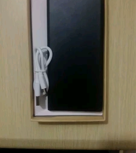 10000毫安，全新金属充电宝，黑银两色可...
