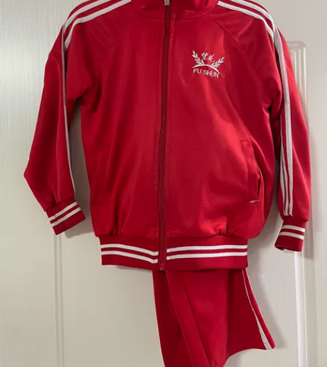 校服两套打包出 孩子校服你懂的天天穿肯定不...