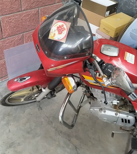 铃木钻豹摩托车，基本没怎么骑，车已脱审，现...