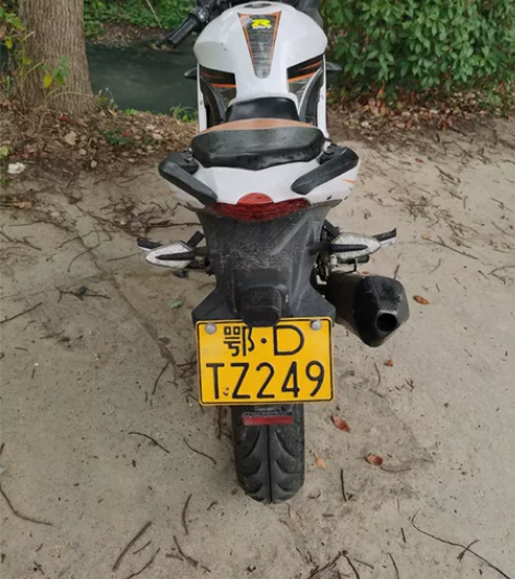 力帆150摩托车，刚换的好机油，起步提速杠...