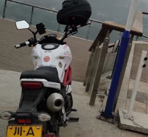 小猴子摩托车。力帆150陈色新。放了一年多...