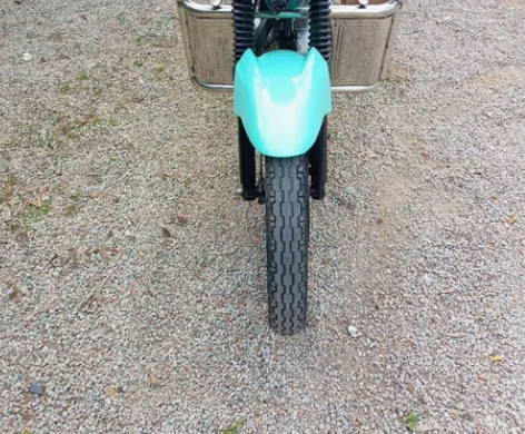 二手摩托车 铃木复古太子150cc苹果绿，...