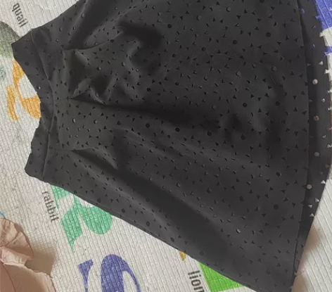 双层短款A字裙，黑色，适合120斤左右的宝...