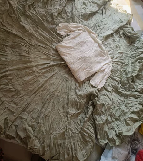 买一送一，大摆裙，今年未洗未穿，好像去年穿...