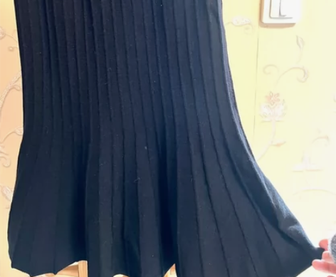 黑色针织鱼尾裙 包臀裙 长度在膝盖下一点点...