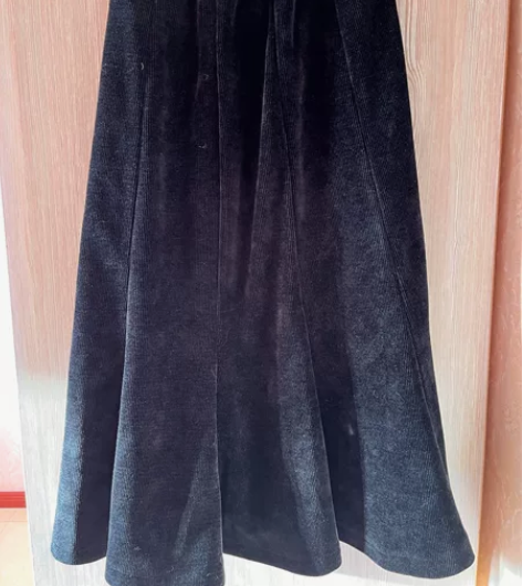 纯黑色条绒鱼尾裙 裙长73厘米腰围29厘米...