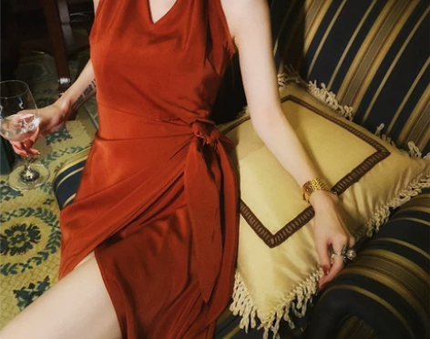 知了不是蝉复古港风醋酸缎面挂脖连衣裙女夏季...