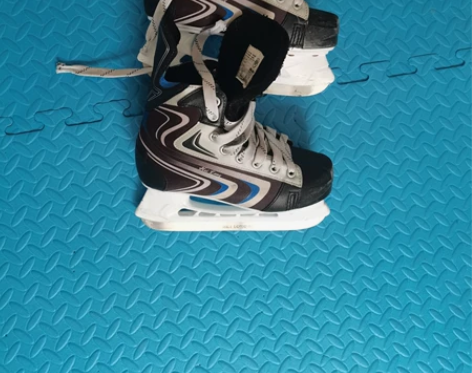 冰球鞋，没磨过，一手，38码 感兴趣的话点...