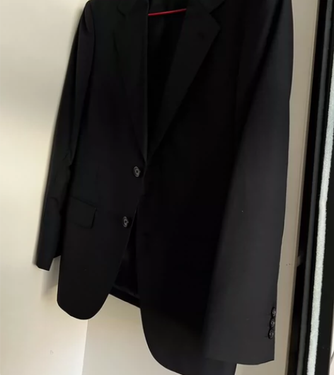 罗蒙男士西服，基本上全新，无穿着痕迹，藏青...