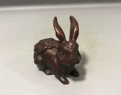 ,古玩店处理一个铜兔,古玩收藏紫铜小兔子摆...