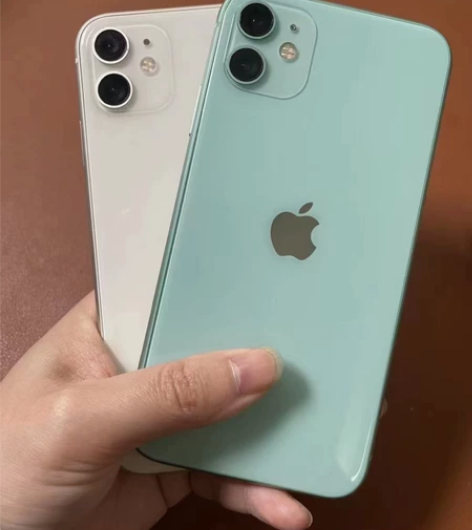 苹果11国行128 一白一绿,成色97新...
