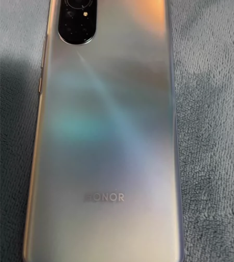 荣耀V40轻奢版高中买的，学生机用的不多，...