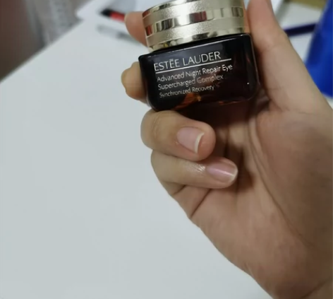 雅诗兰黛小棕瓶眼霜，余量如图 感兴趣的话点...