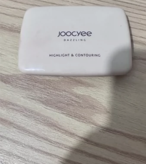 酵色修容，只有高光用了部分 闲置出 就近包...