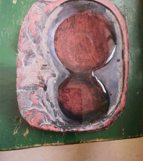 潍坊朋友转藏郑板桥老端砚。已清洗。山东青州...