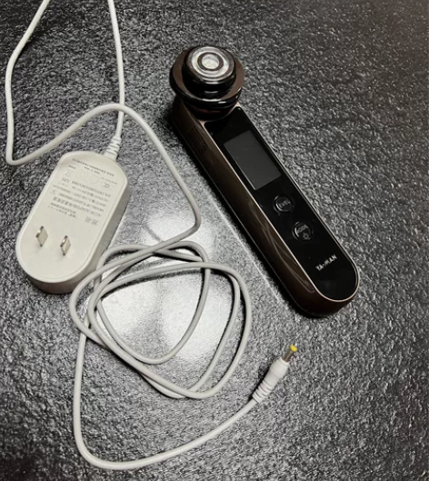 雅萌美容仪,两千七百入,因为懒就用过几次,...