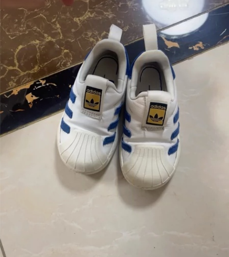 阿迪，日本购入，正品，穿过一年 感兴趣的话...