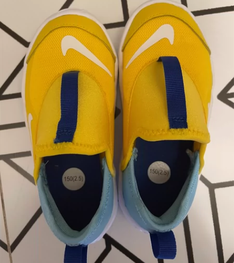 Nike。奥莱款。在家穿过一晚上，没穿出去...