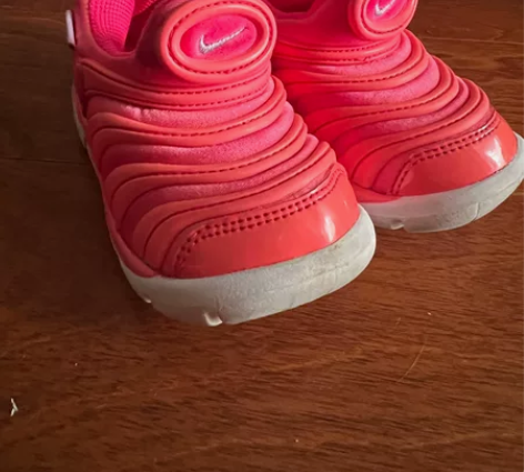 耐克毛毛虫鞋子,新旧如图。22码 感兴趣的...