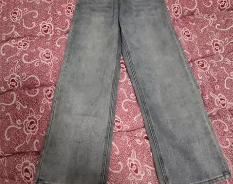 复古蓝色直筒阔腿牛仔裤,很厚实,腰部可调节...