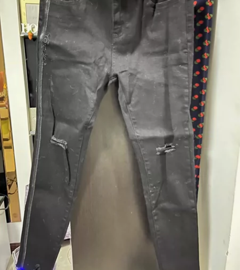 黑色百搭牛仔裤 Ｍ尺码全新，吊牌在原相机拍...