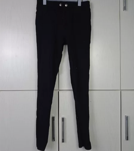 品牌 女士细腿牛仔裤，约九成新，很松软很舒...