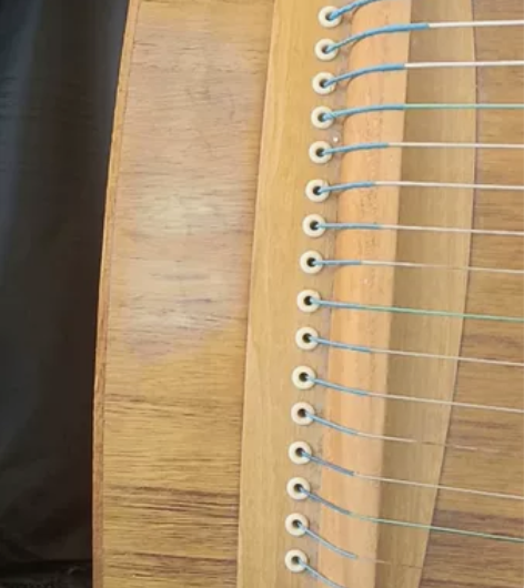 1米便携式古筝定义为7成新，换掉几根生锈的...