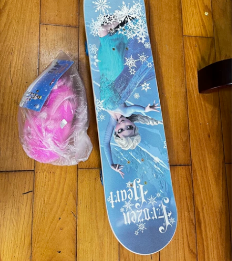 迪士尼爱莎公主滑板，女儿学滑过一次不敢滑所...