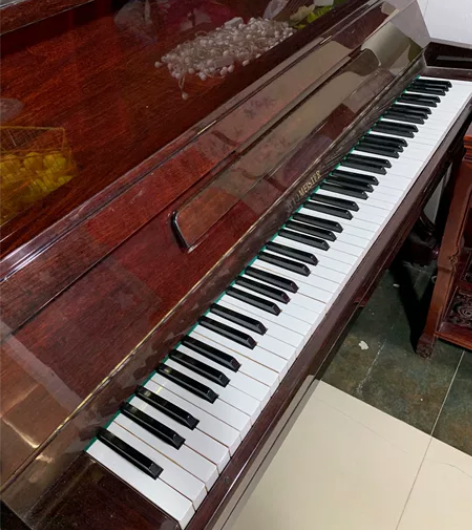 十年前4w多买的钢琴,现四千出售,送钢琴凳...