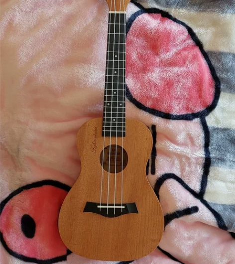 23寸尤克里里一把，原木色的，买来没用一直...