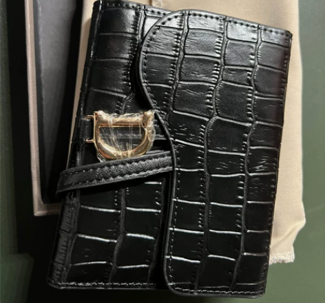 【全新】女士三折钱包 有1个大钞位，6个卡...