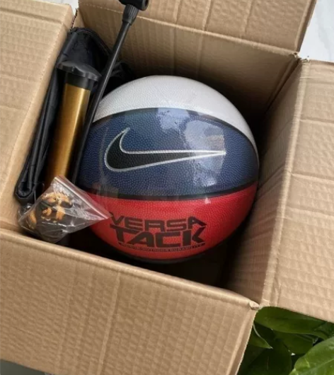 标准篮球7号球，买回来搁家里一直没玩，实拍...