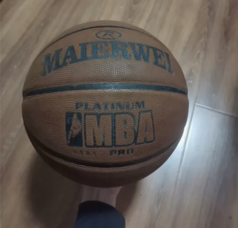 吸湿篮球,自用99新 ,买来基本没打,成色...