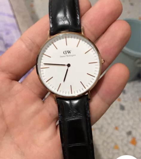 闲置手表，正品DW.有需要的拍，不接受到手...