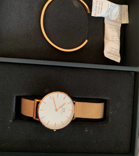 闲置手表，DW手表礼盒，表和手镯还很新，除...