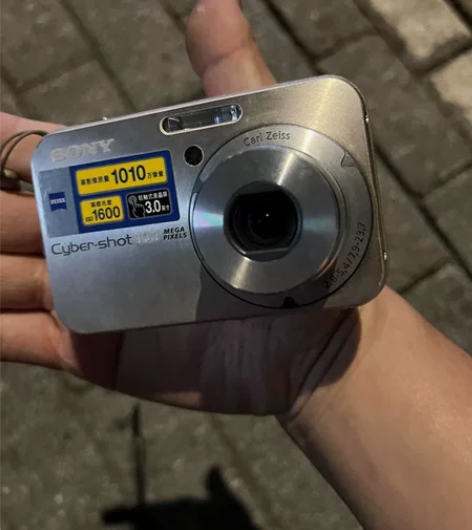 Sony索尼数码相机DSC一N2， 外观9...