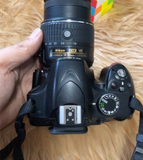 尼康d3200单反套机。带18-55vr防...