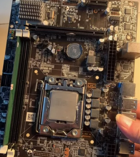 h61 x79 主板加cpu加4g内存 主...