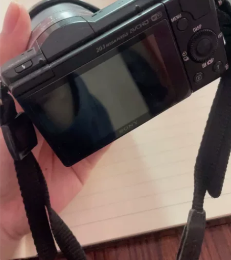索尼a5000配18-55镜头 很新，功能...
