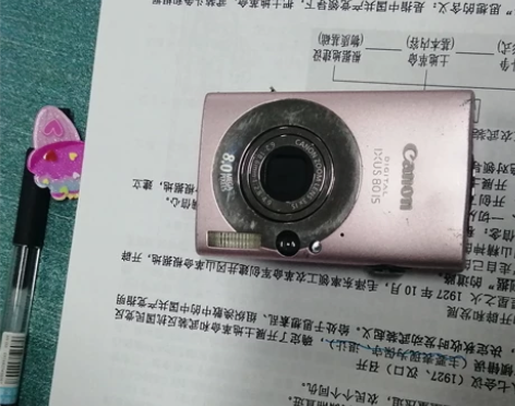 《个人闲置》，买单反了想出售，配件齐全，除...