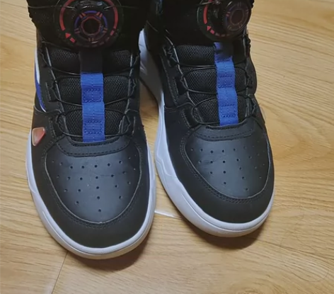 正品 安踏旅游鞋35码 内加绒 感兴趣的话...