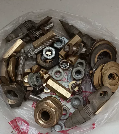 黄铜螺丝垫片等，40块钱一斤不邮  感兴趣...