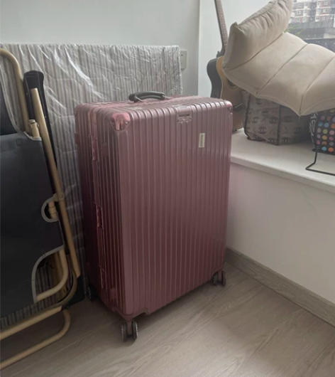 网易严选28寸行李箱，比较新，就用过两三次...