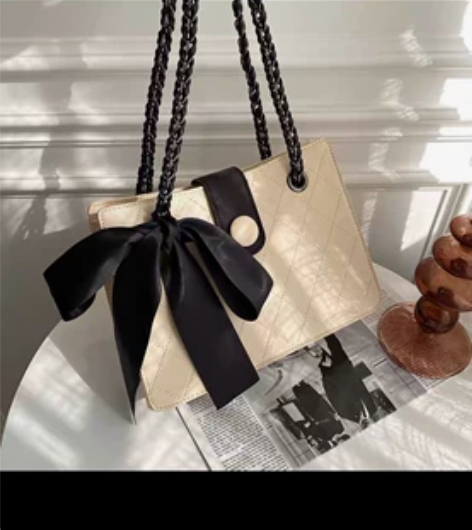 腋下包，全新有防尘袋。 感兴趣的话点“我想...