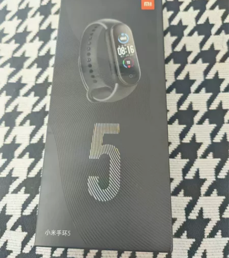 低价出售小米手环5，120元包邮，全新未拆...