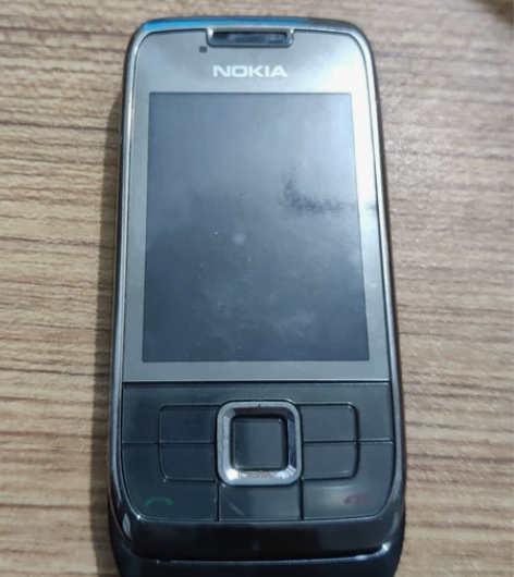 诺基亚 e66，不保证功能，不保证能开机，...