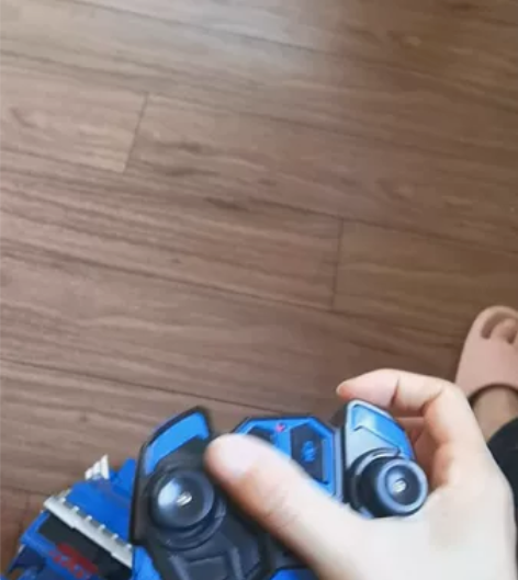 正版遥控变形金刚玩具男孩大黄蜂擎天柱汽车机...