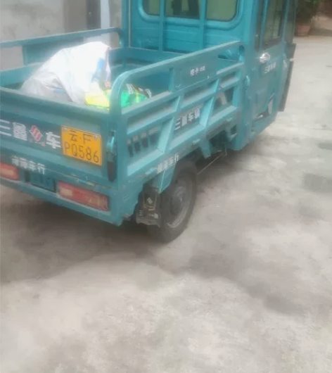 带牌三轮车出售，车龄2年， 感兴趣的话点“...