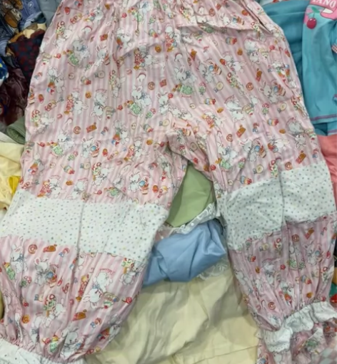 贾cuicui 粉色兔子花苞裤子 是全新...